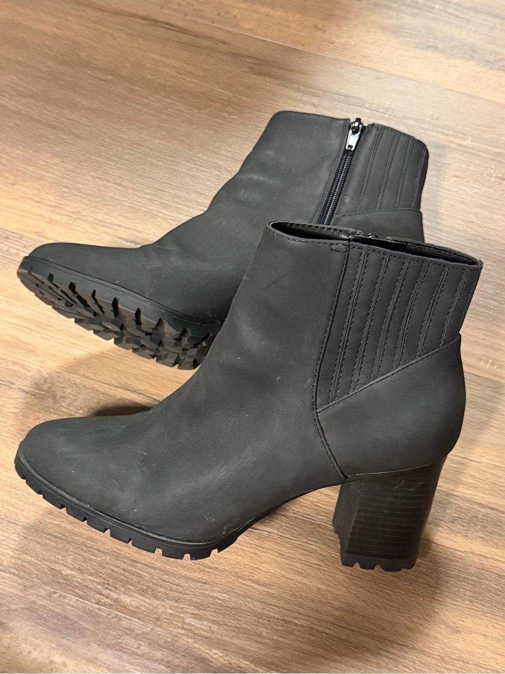 Kelly & Katie Black Lug Sole Block Heel Ankle Booties Size 8.5